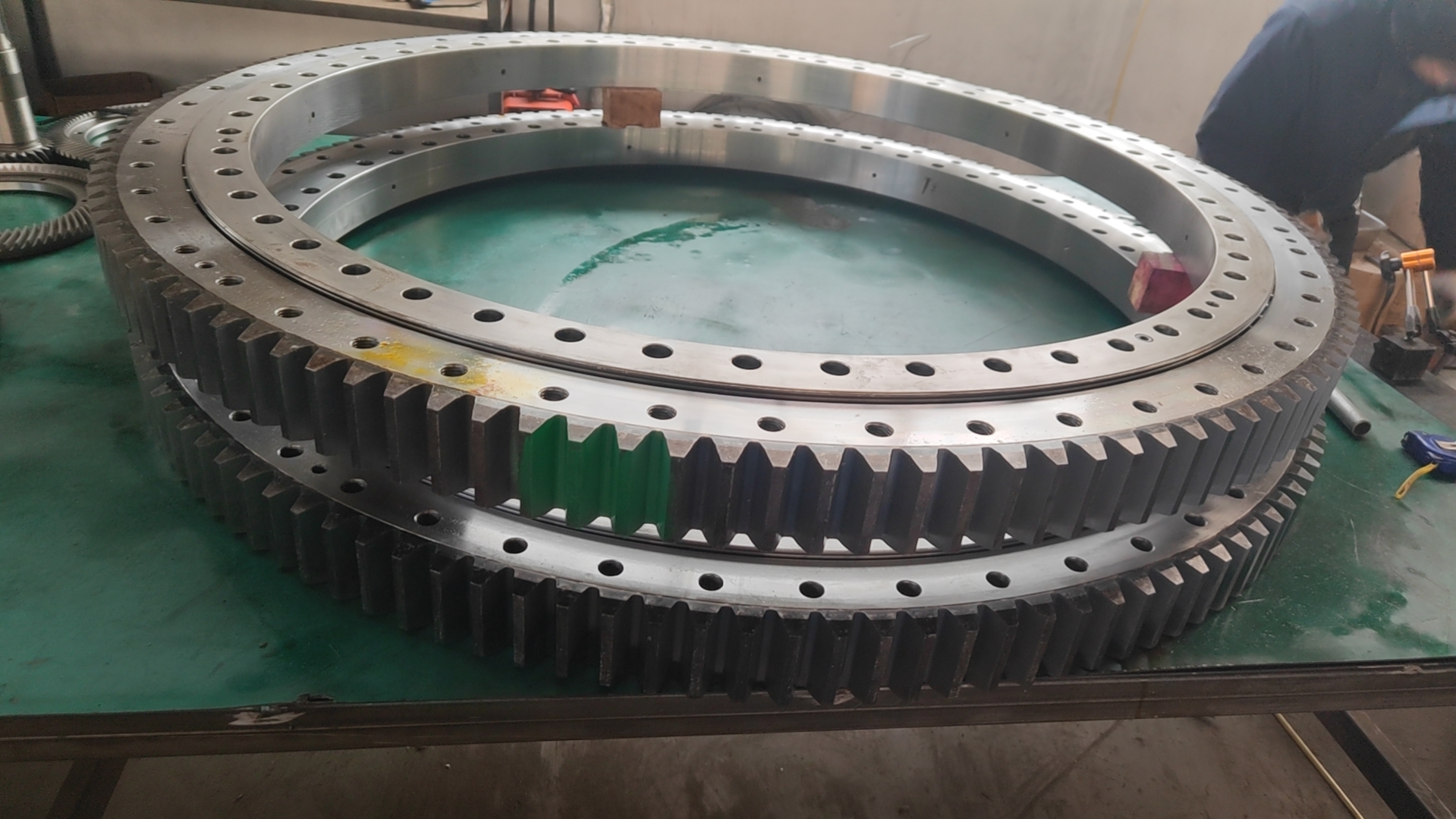 slewing bearing