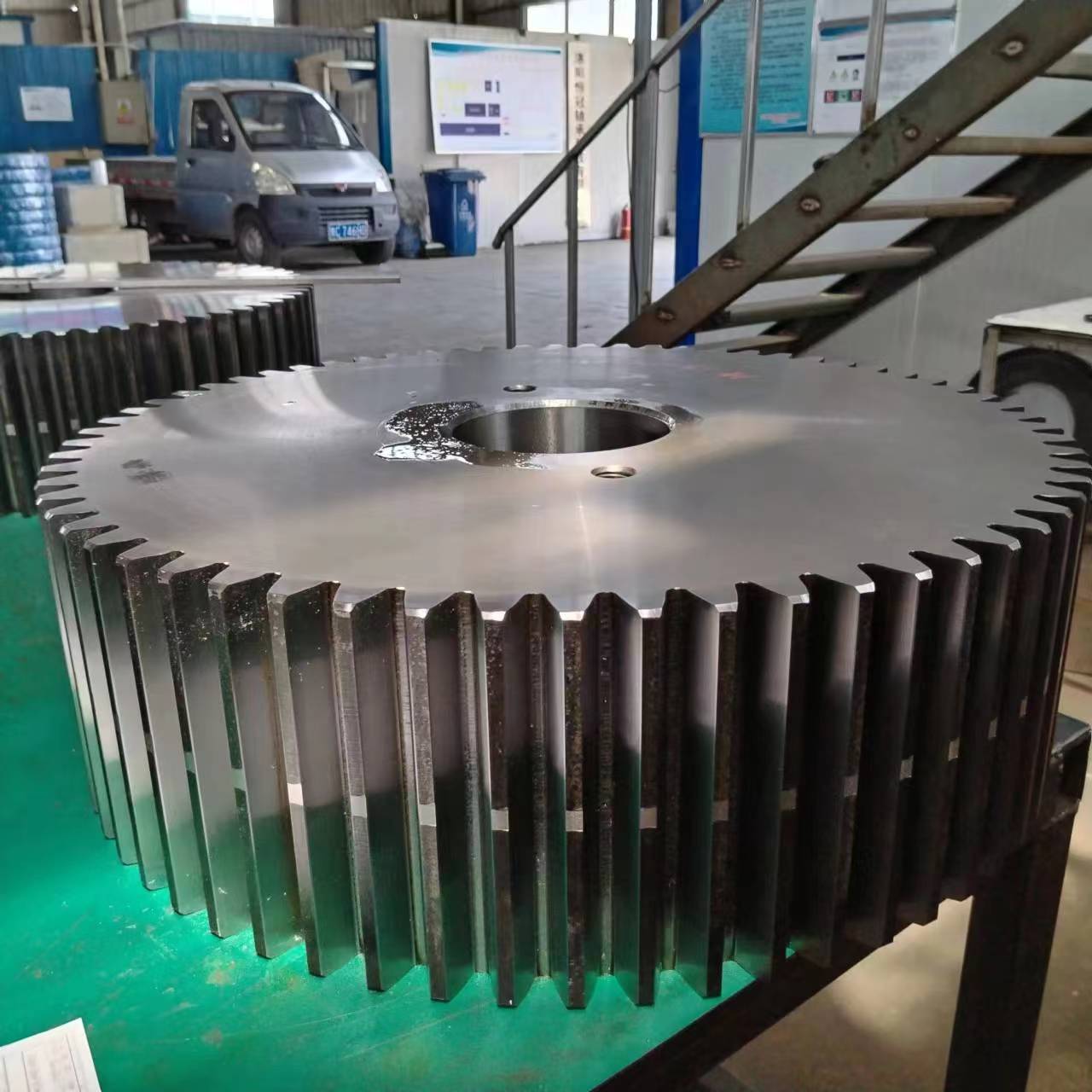 helical pinion gear