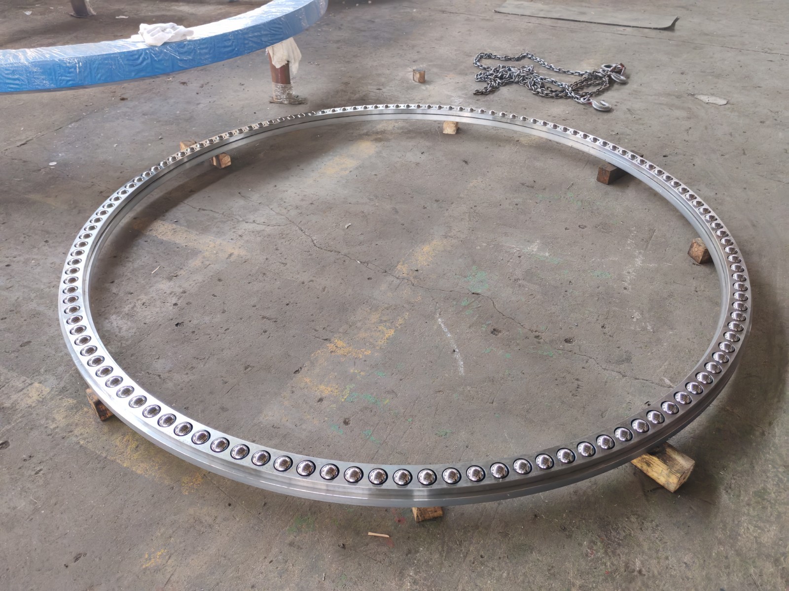 large slewing bearing