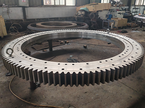 What are the reasons for the increase in the clearance of the slewing bearing?