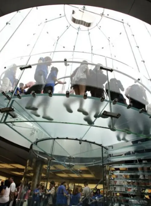 Glass: from overcapacity to structural optimization?