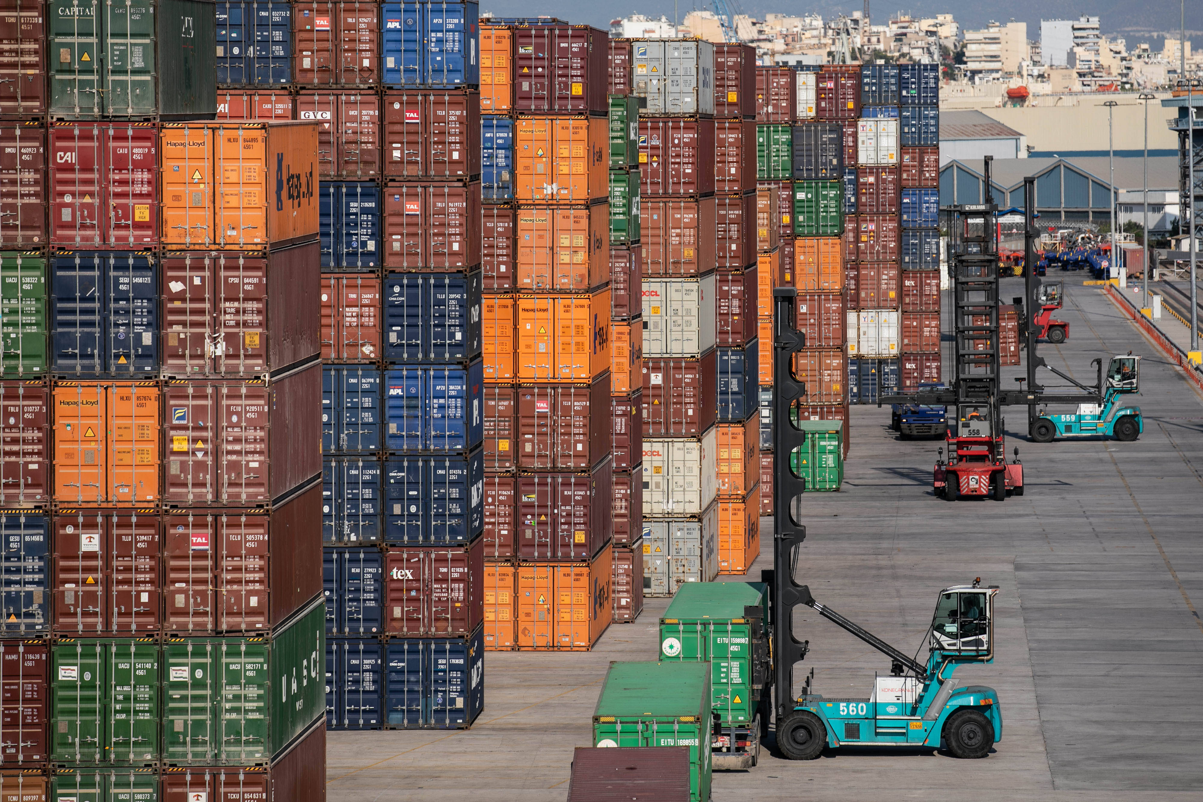 الاندفاع إلى 