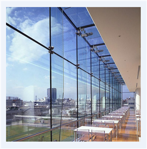 ما هي ميزة الجدران الستائرية؟