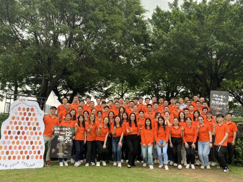 Fiesta de empresa Trabaja más duro, juega más duro