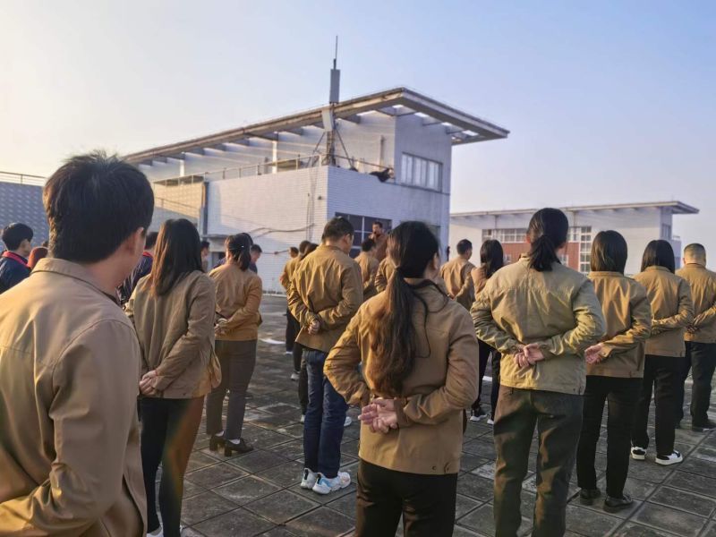 Lebendig wird XIAMEN KLIFE SPORT CO., LTD jeden Dienstagmorgen die Leidenschaft für eine neue Woche entfachen