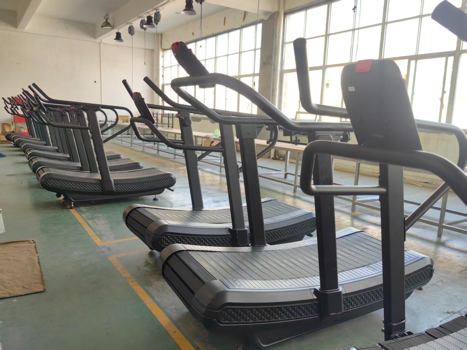 curved treadmill