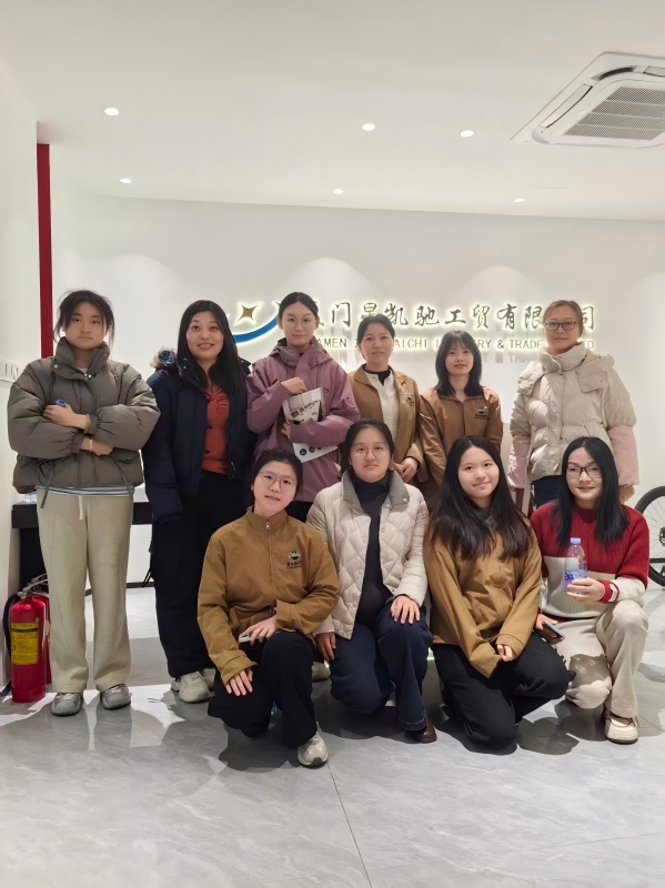 K-lifesport mengunjungi dan belajar di pabrik sabuk.