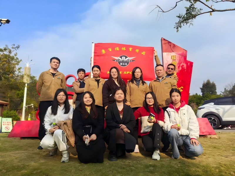 من ركوب الدراجة الثابتة إلى تسلق الجبال في الهواء الطلق، استخدم التمارين الرياضية لبناء جسم صحي.