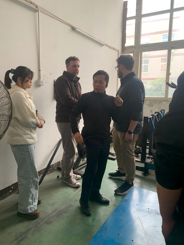 زيارة معمقة قام بها عميل أمريكي إلى مركز شيامن كي-لايف سبورت