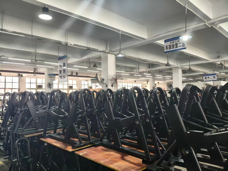 Las tres series de bicicletas estáticas, máquinas elípticas y cintas de correr curvas se han producido en masa simultáneamente.