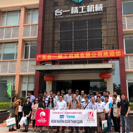 العملاء المتعاونون في الخارج