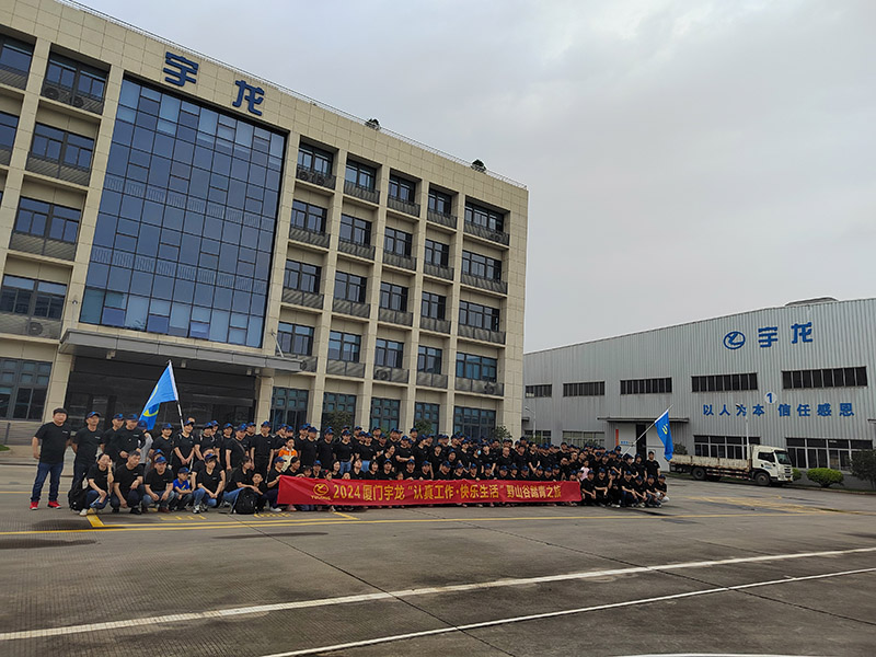 Das Unternehmen organisierte für alle Mitarbeiter einen Frühlingsausflug zur Teambildung nach Wild Valley