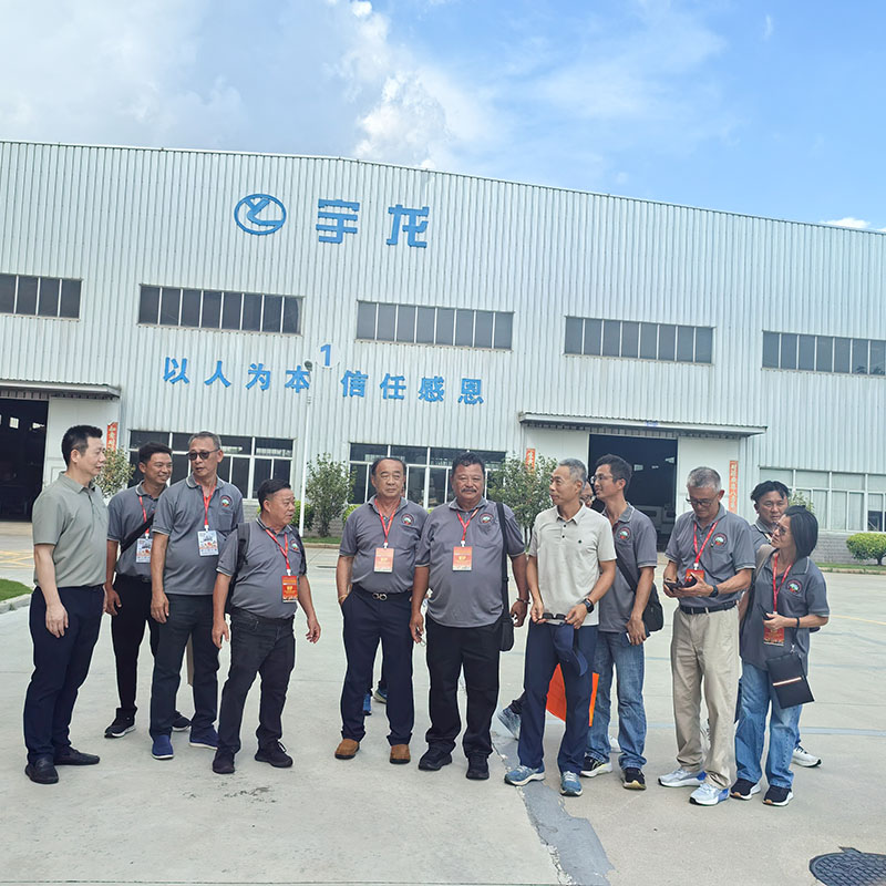 Clientes extranjeros visitaron nuestra fábrica. Clientes extranjeros visitaron nuestra fábrica.