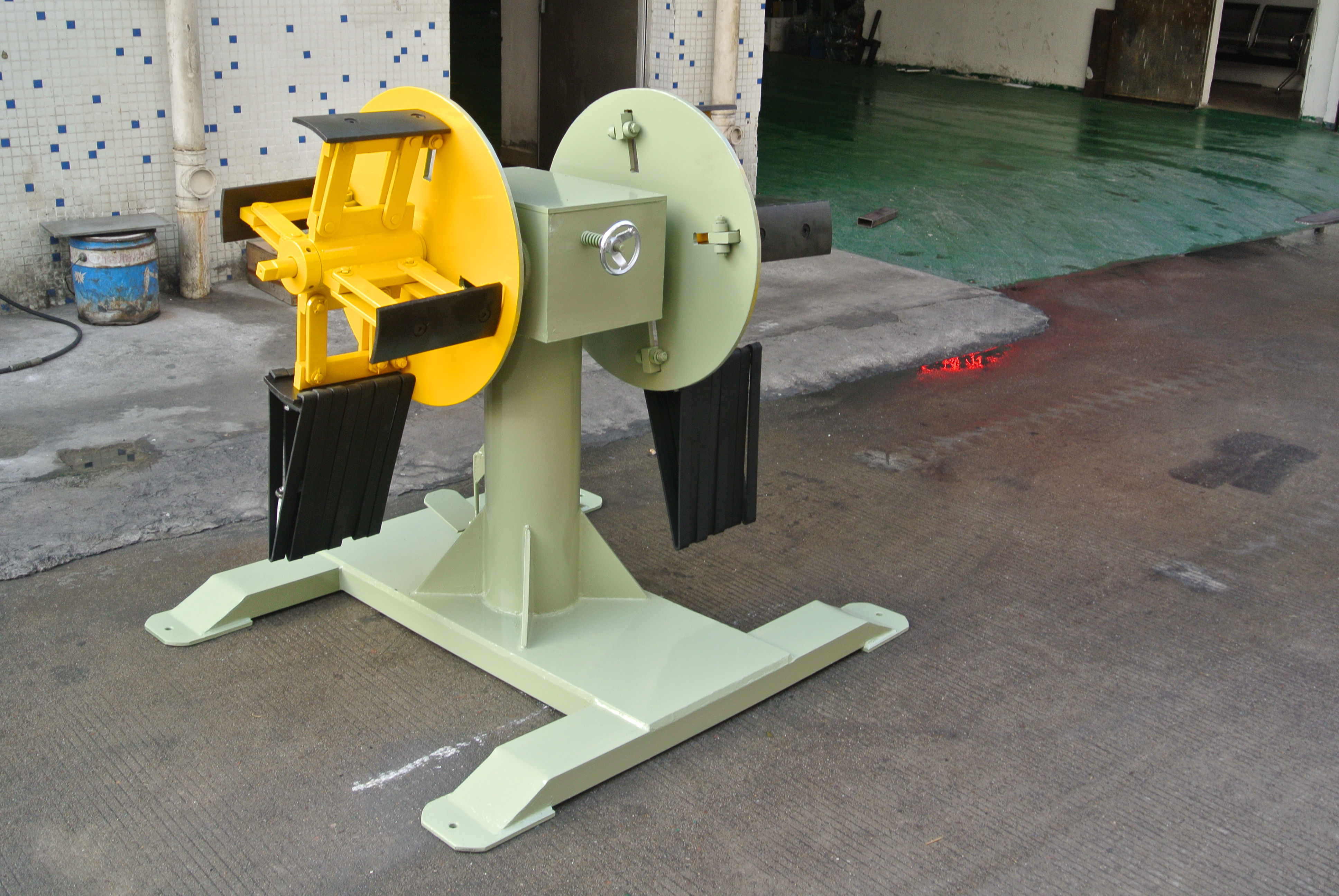 Manual And Automatic Hydraulic Decoiler