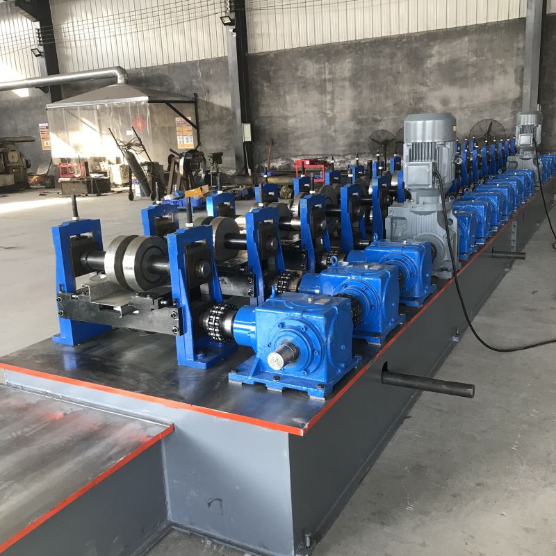 Shuttle Dence Strut Channel Machine