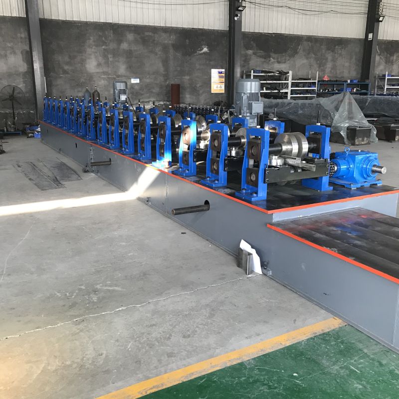 Shuttle Dence Strut Channel Machine