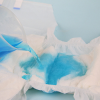 Pannolini per adulti per uso degli uomini anziani