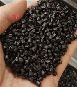 Recyceltes Granulat aus schwarzem Polypropylen PP