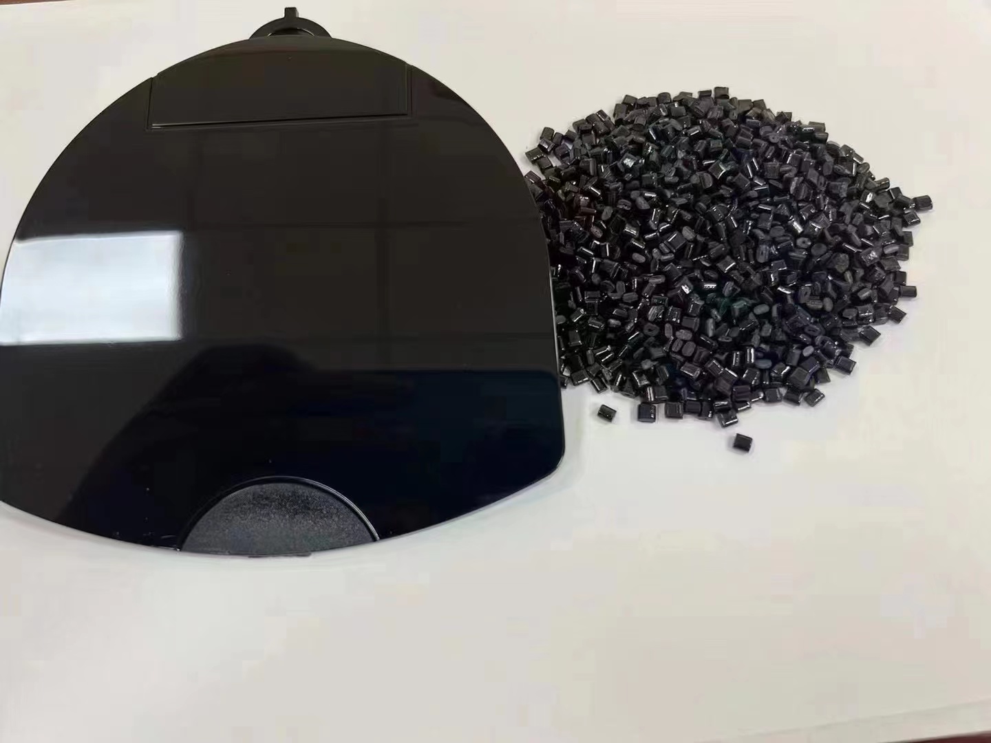 Black glossy ABS recycled plastic granules