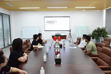 Clientes do Paquistão visitaram nossa fábrica de concentrador de oxigênio