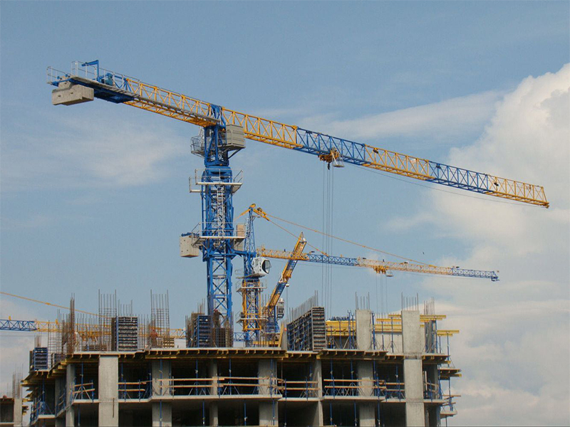 Tipe tower crane topless 8 Ton yang dapat mengangkat sendiri R60/15