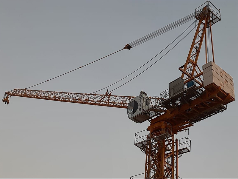 Libreng standing height 48m luffing tower crane na may L68B2 mast section