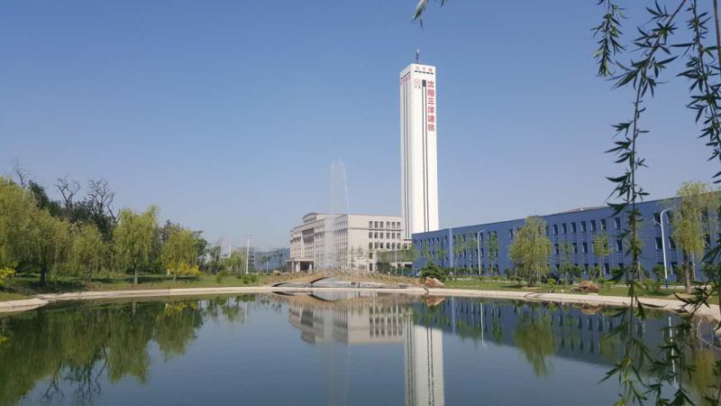 שני סטים מנוף מגדל שיכול לפעול כרגיל בסביבת טמפרטורה נמוכה של מינוס 40 מעלות צלזיוס נשלח לרוסיה