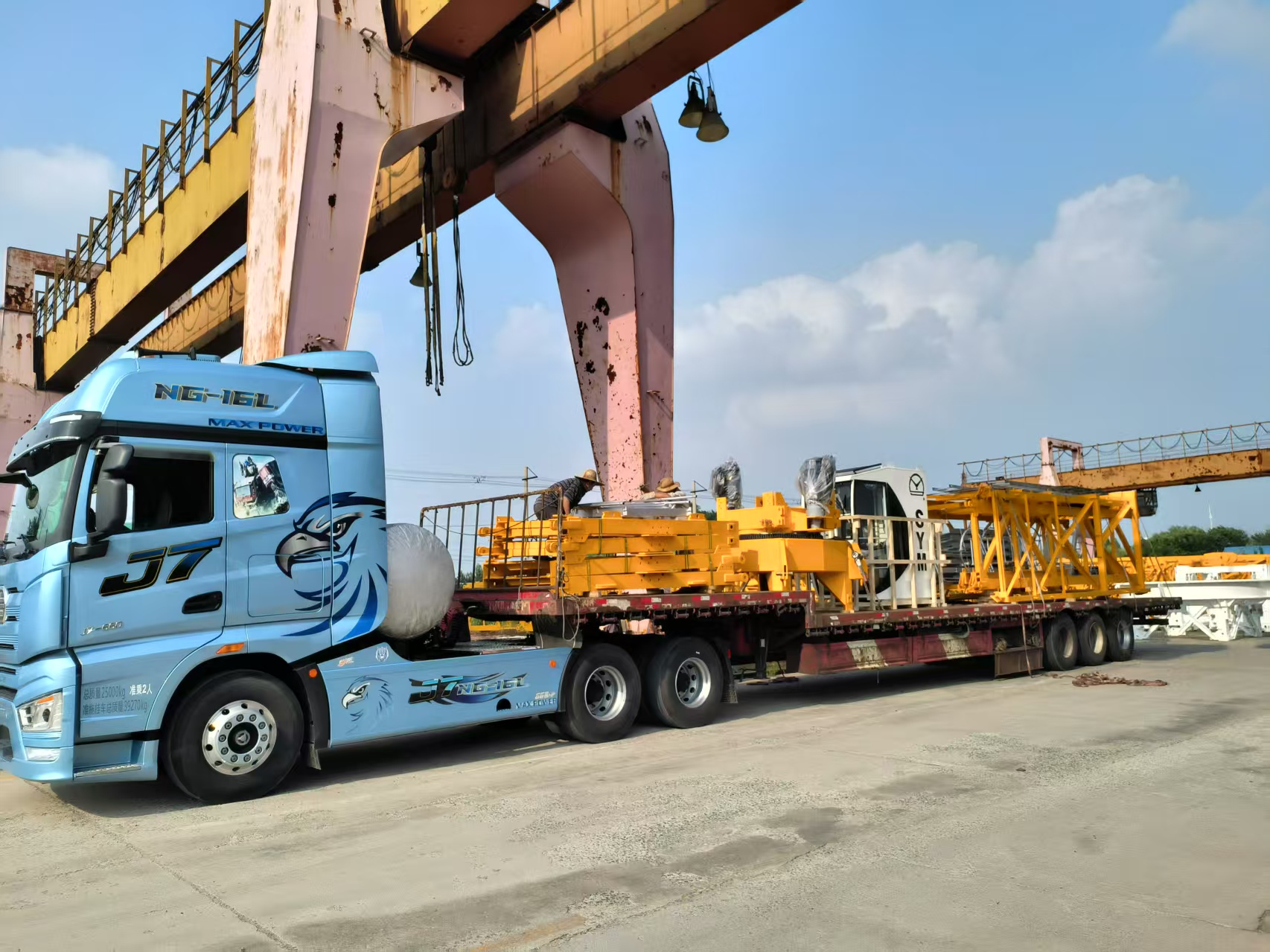 H25/15 tower crane ready to be sent to Russia