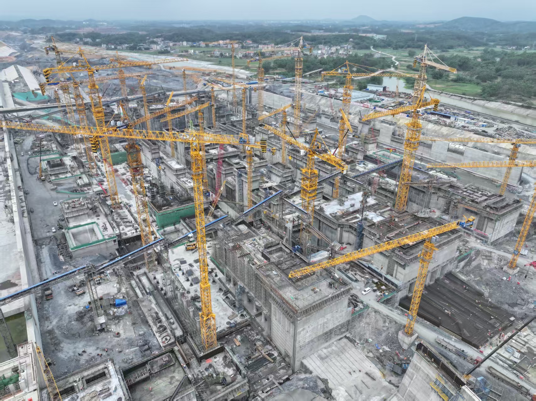 Помощь в строительстве канала Пинлу