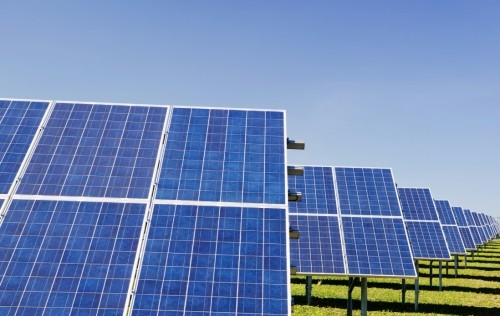 Gli investimenti nelle energie rinnovabili si spostano dagli Stati Uniti all'UE, afferma BloombergNEF