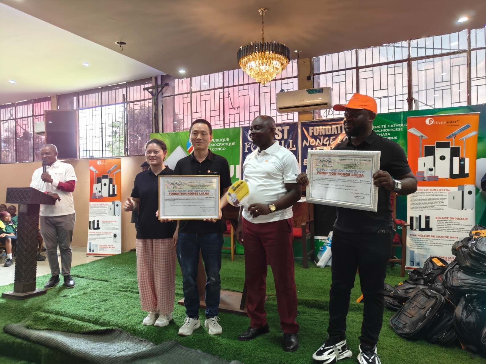 太陽光発電システムでアフリカの子どもたちを支援する：より良い未来への取り組み