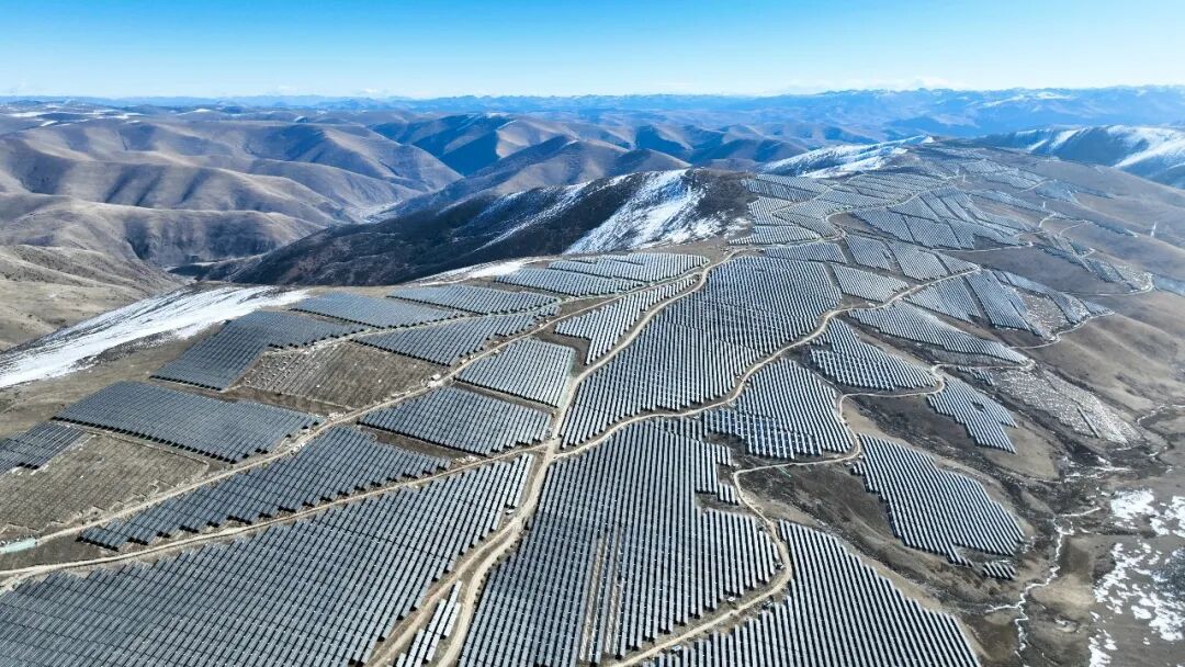 China switches on 1 GW of solar at 4