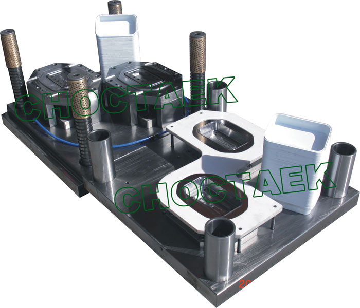 Semi-rigid Container Tool With Four Guide Pillar