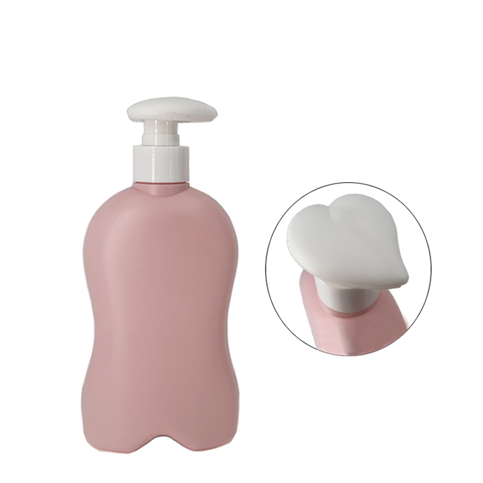 Un contenant de dessin animé de 500 ml peut contenir un shampoing pour gel douche