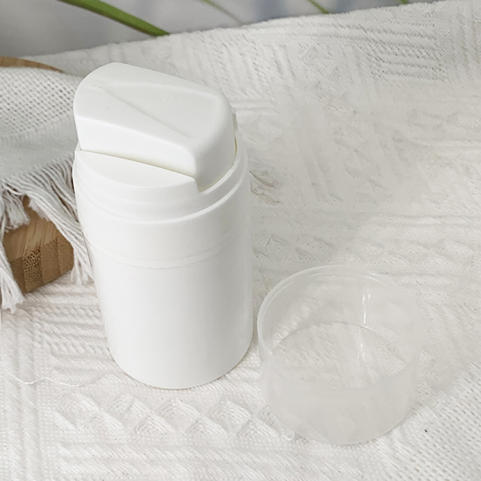 Moisturizing water container