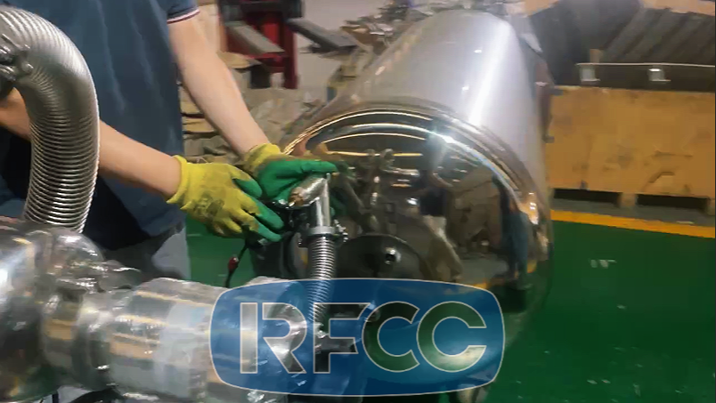 Vacuum pumping device