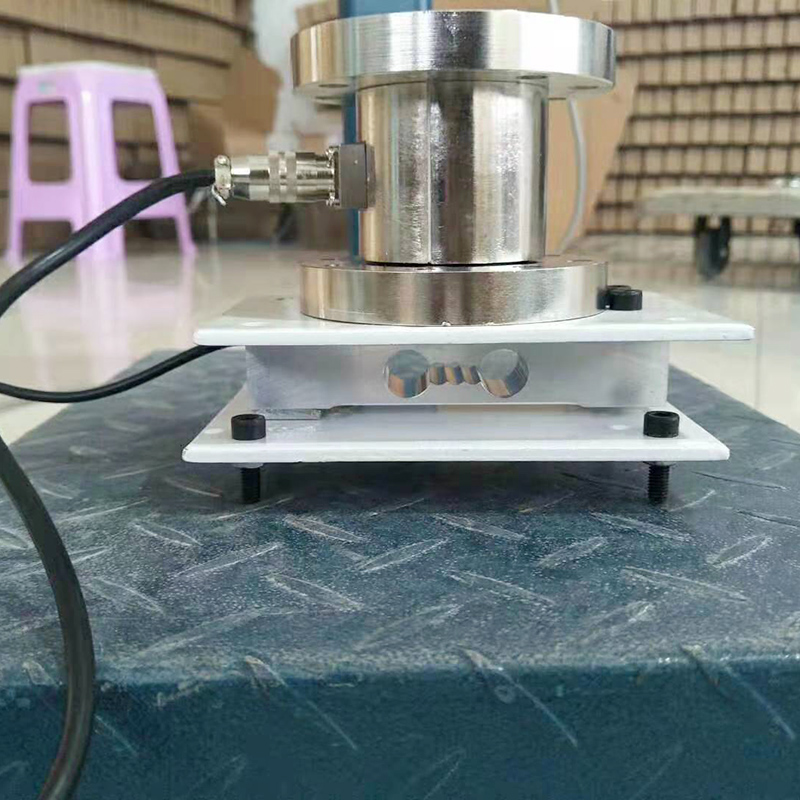 Single point load cell applied to the weighing scale