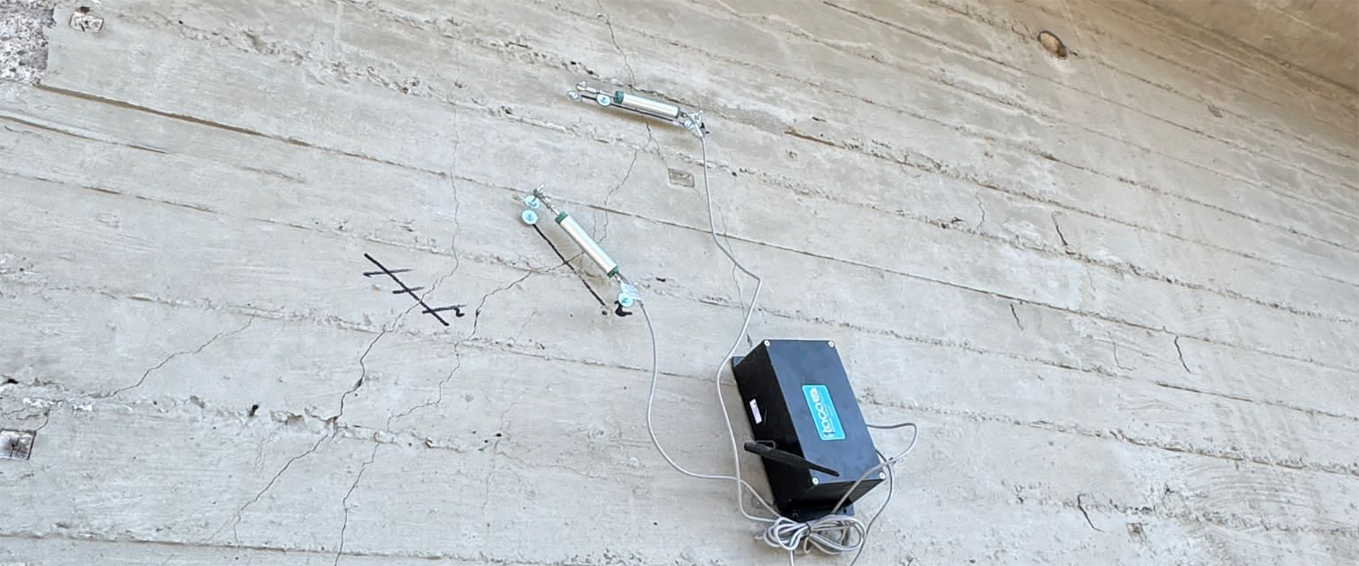 Linear displacement sensor Linear displacement sensor