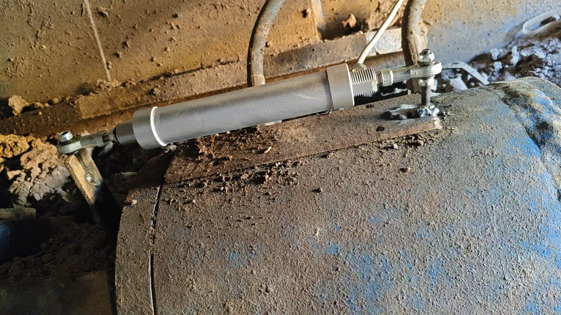 Linear displacement sensor Linear displacement sensor