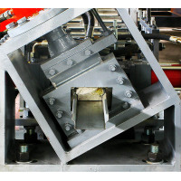 Machine de formage de rouleaux de poutres d'étagère