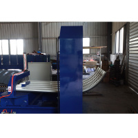 Machine incurvée de sertissage de toiture en métal