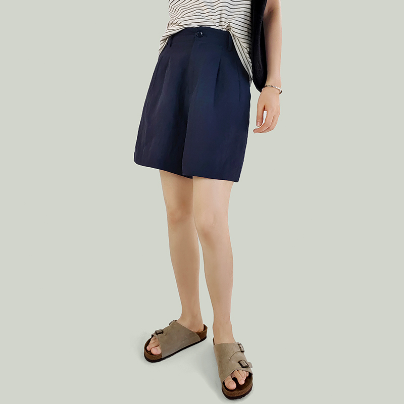 Pleated front Waist Solid Color Shorts