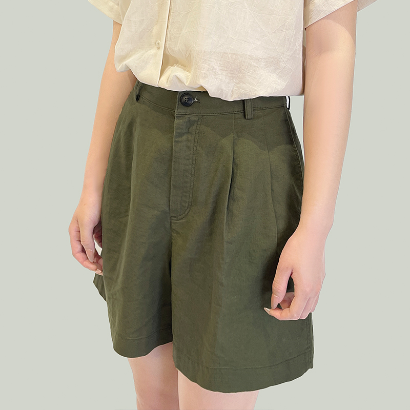 Pleated front Waist Solid Color Shorts