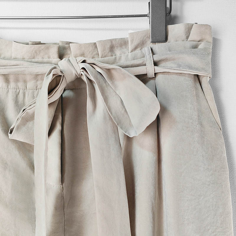 pleated waist pants with belt