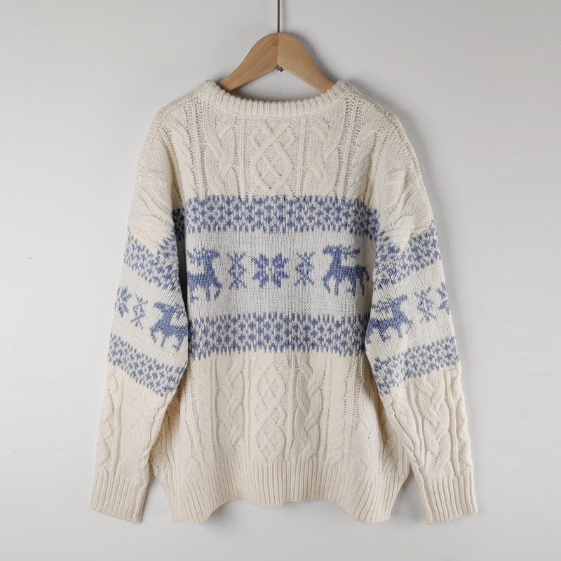 sweater with blue details