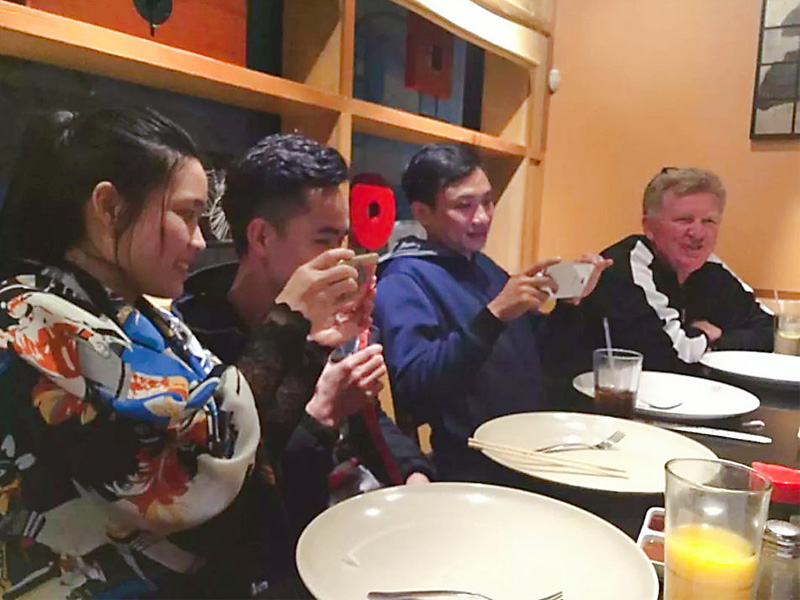 与客户一起玩乐