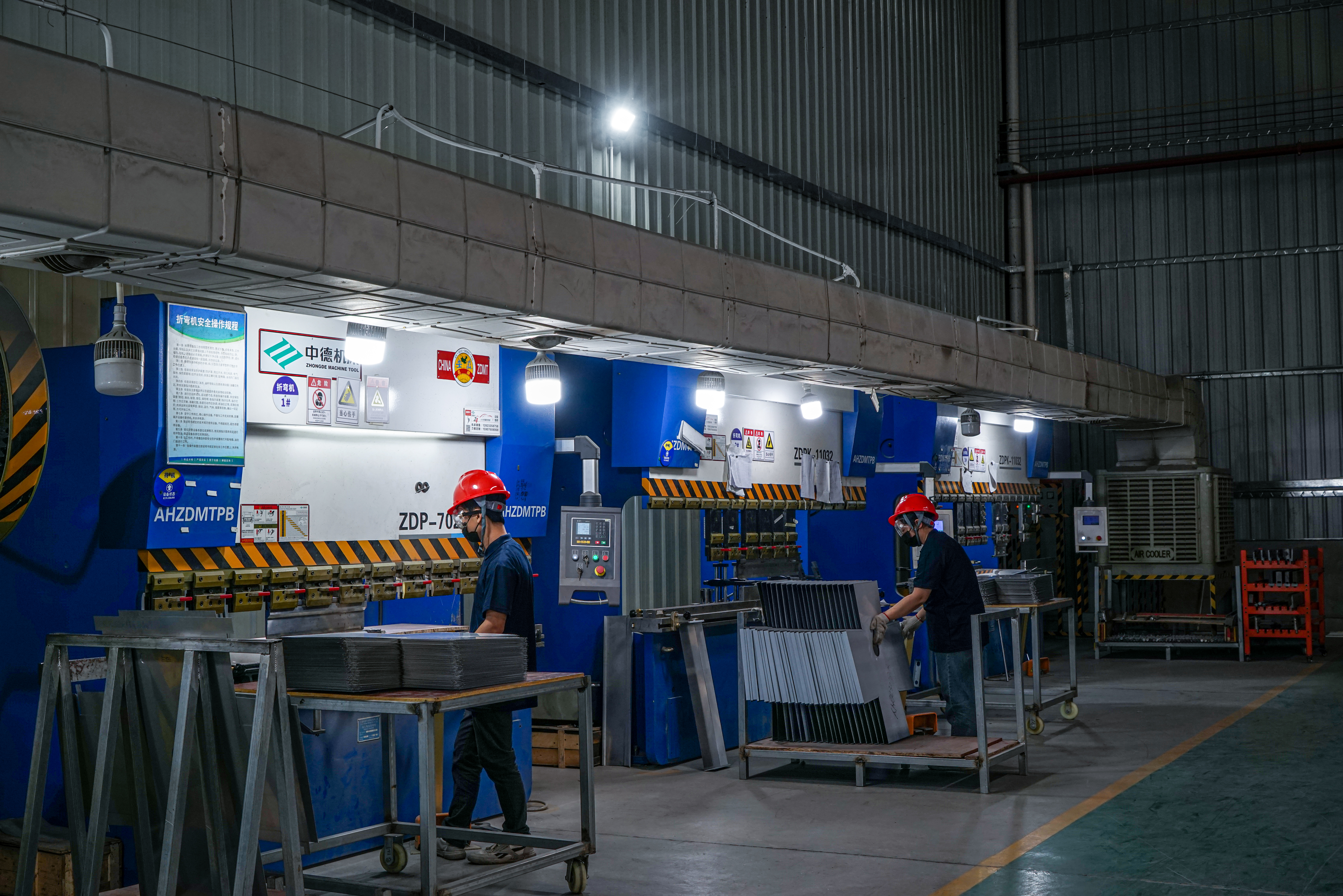 Nhà máy sản xuất bồn rửa thủ công bằng thép không gỉ tùy chỉnh bồn rửa nhà bếp và phòng tắm theo ý muốn của bạn