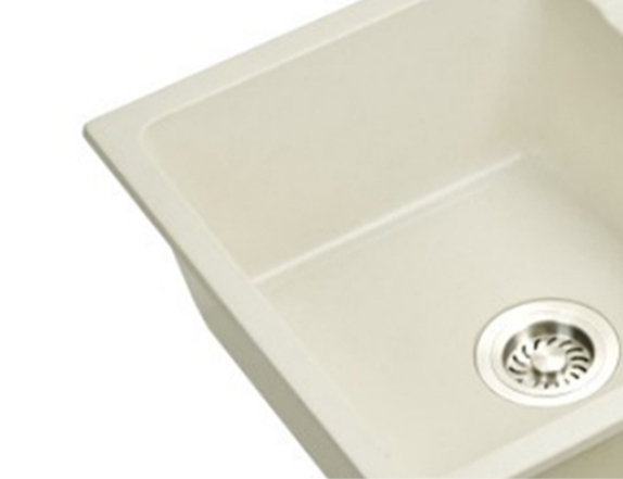 White undermount sink