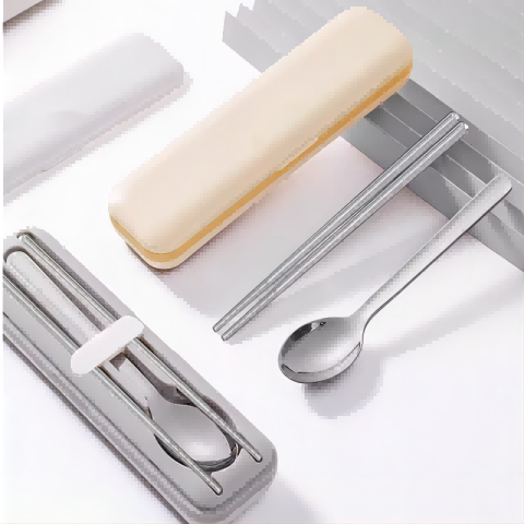 Juego de cubiertos de acero inoxidable con caja de almacenamiento.
