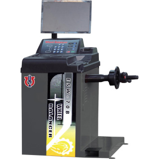 Macchina equilibratrice per ruote auto